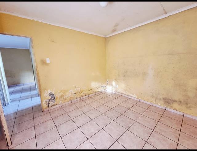 2 BEDROOM HOUSE FOR SALE IN NGWELEZANA